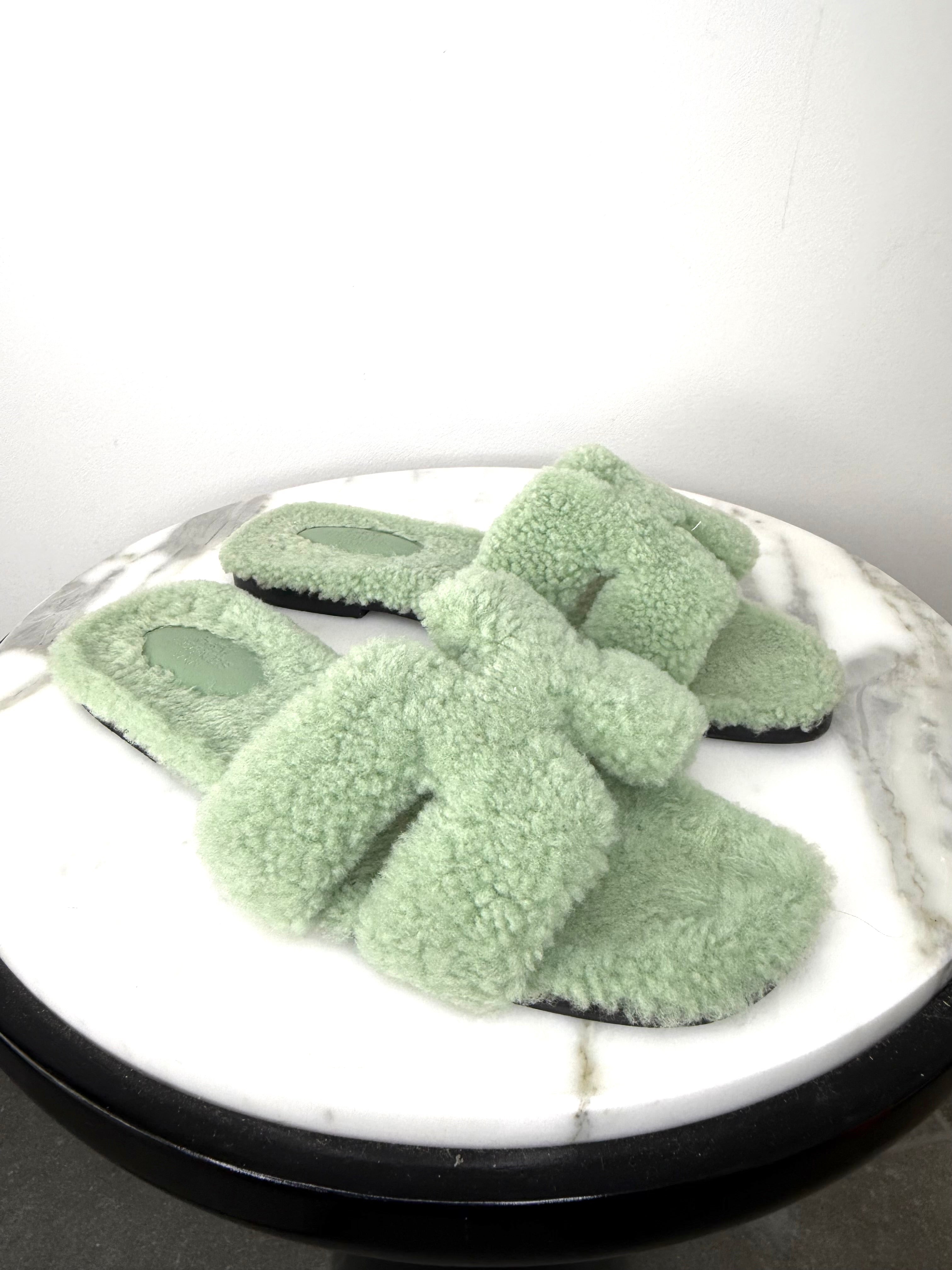 Hermes’ Mint Green Shearling Orans Very Good Conditon