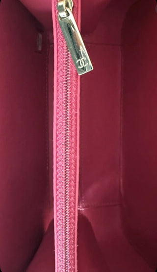 Chanel Pink Quilted Medium Filigree Vanity Case Excellent Condition