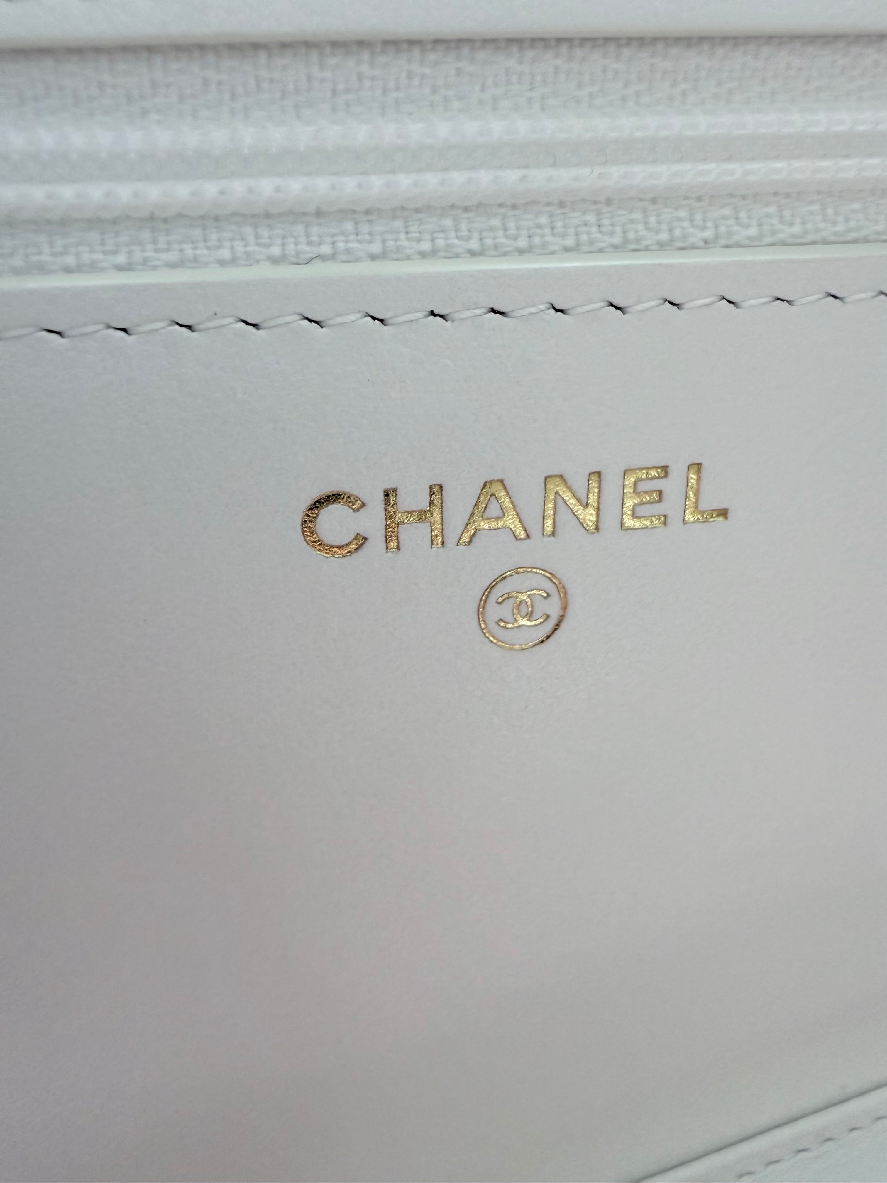 Chanel White Boy Wallet On Chain Like New Condition