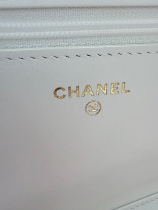 Chanel White Boy Wallet On Chain Like New Condition