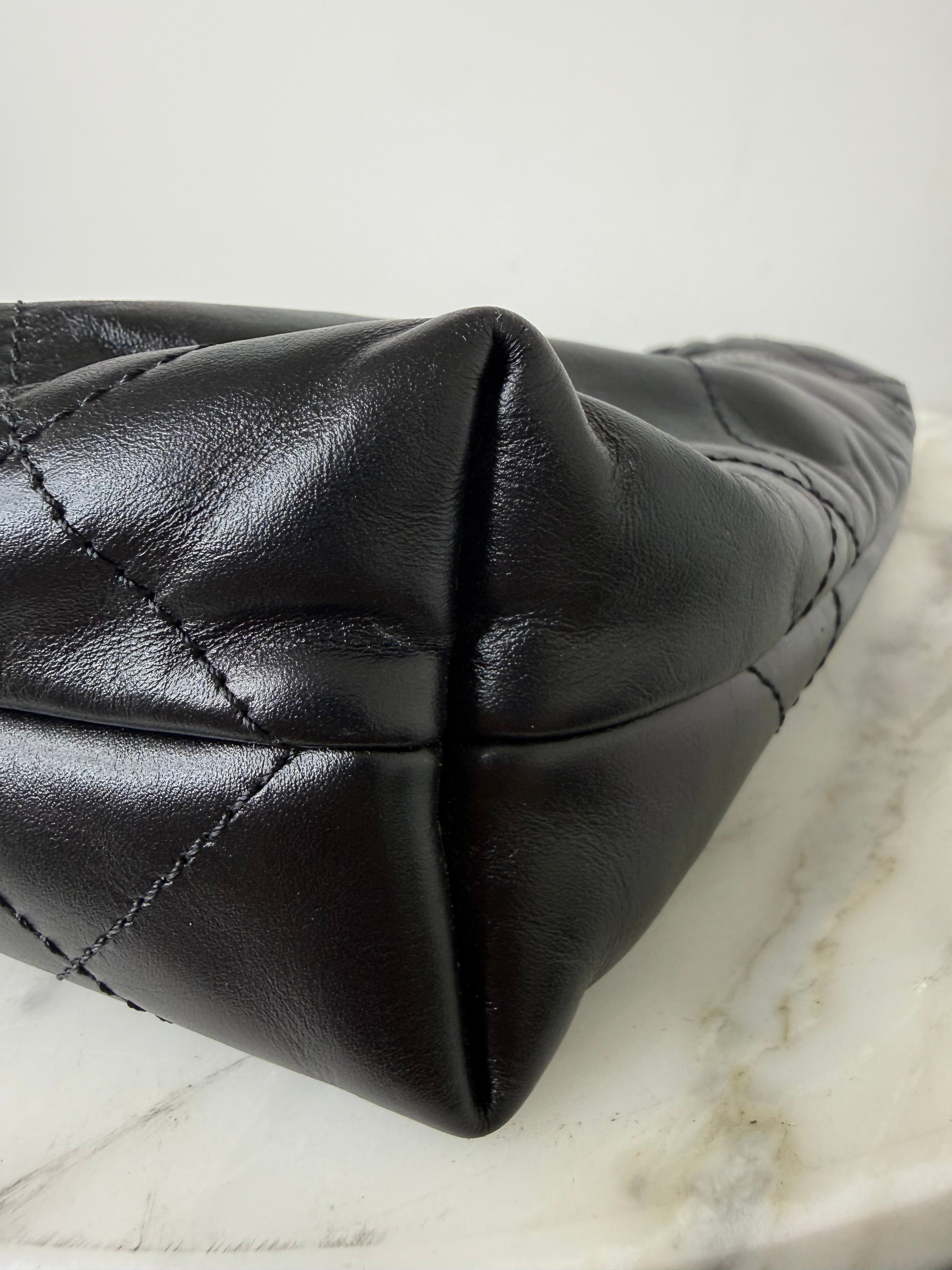 Chanel Black 22 Mini w Gold Hardware Excellent Condition