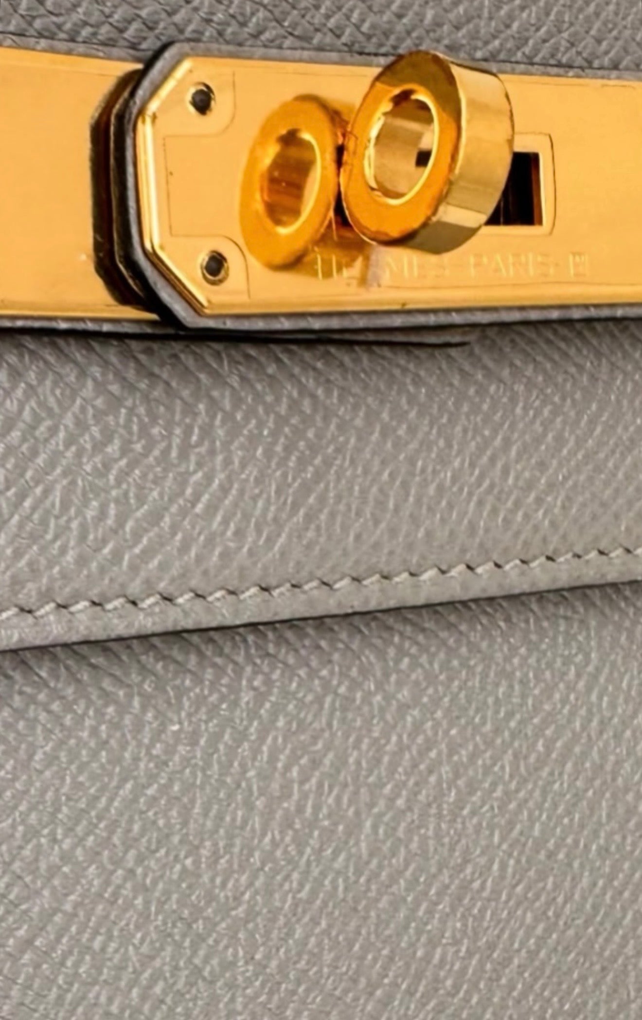Hermes’ Kelly 28 Gris Asphalt w Gold Hardware