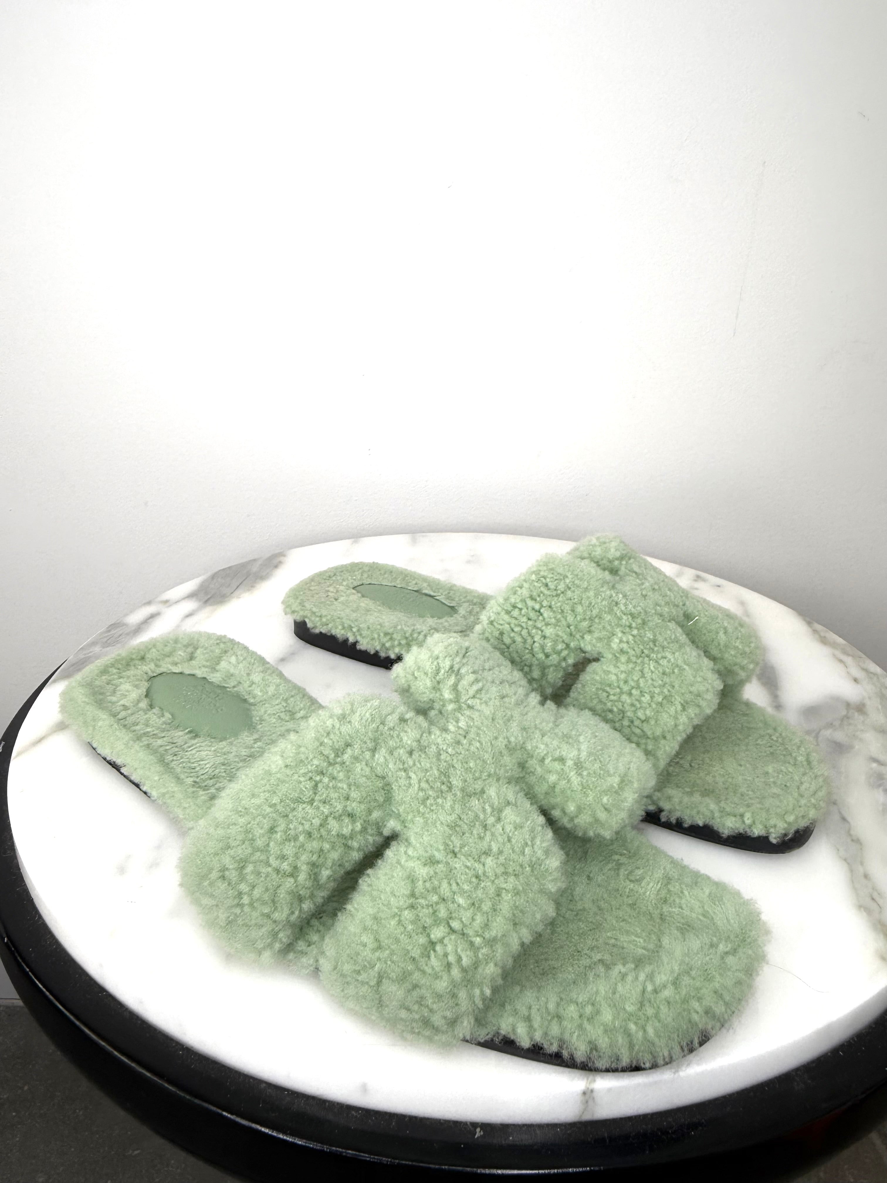 Hermes’ Mint Green Shearling Orans Very Good Conditon