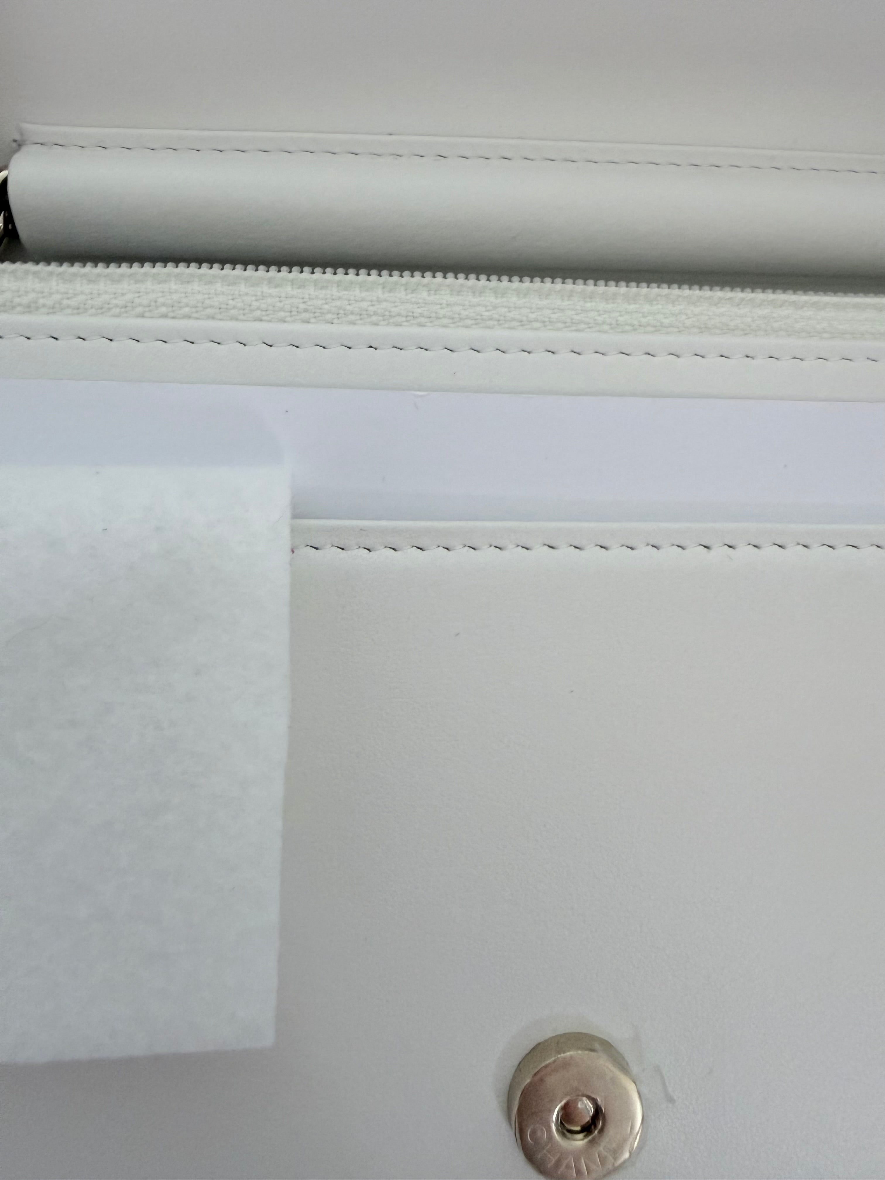 Chanel White Boy Wallet On Chain Like New Condition